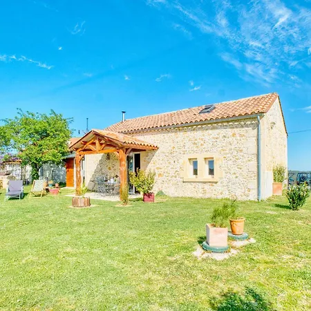 2 Bedroom Awesome In Les Lèches