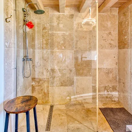 2 Bedroom Awesome In Prázdninový dům *