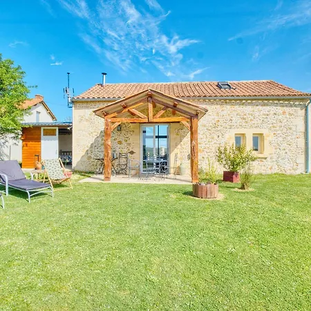 2 Bedroom Awesome In Les Lèches