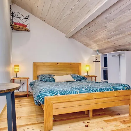 2 Bedroom Awesome In Prázdninový dům *